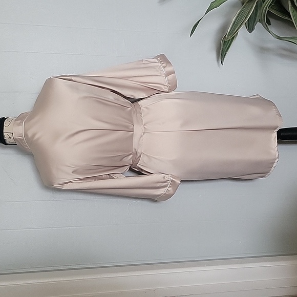Womens One Size lightweight Satin Robe in Champagne - Picture 6 of 9